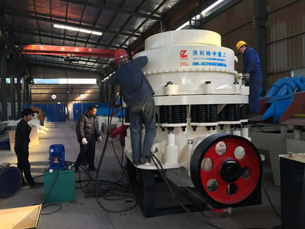 隆中重工外貿(mào)出口圓錐破碎機(jī)